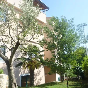 Accomodation Suran רוביני